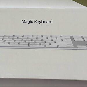 Apple Magic Keyboard - Sleek Silver and White